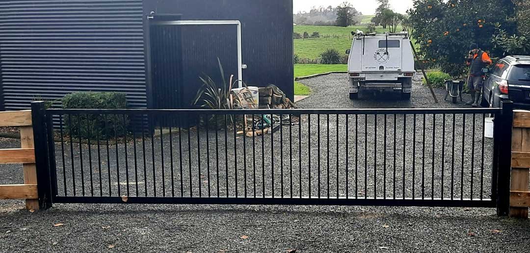 4.8 m wide single swing gate