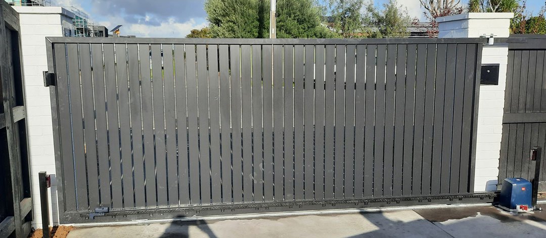 Aluminium vertical slat gate