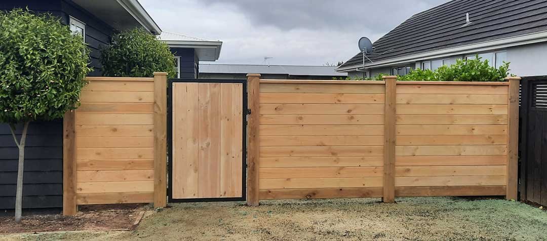 Laminata Fence with Gate